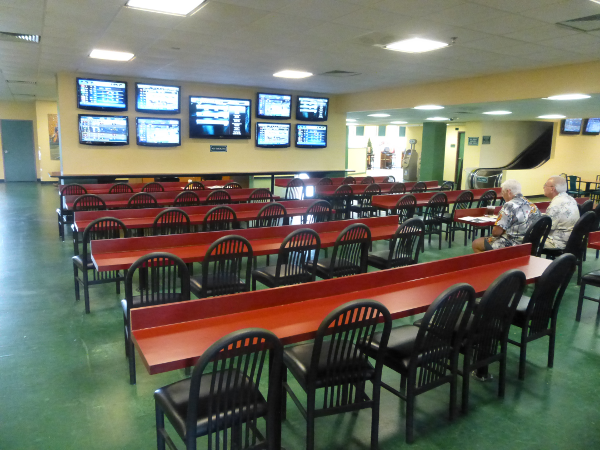 grandstand offers streaming video for watching and betting on races at other tracks