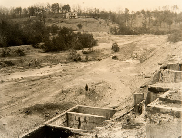 in 1934, acid from tailings maintained a barren landscape in front of the mine superintendent's house at the Cabin Branch Mine