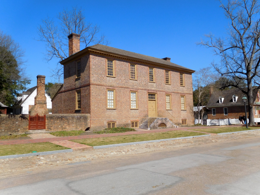 the Ludwell-Paradise House was the first structure acquired by Rev. W. A. R. Goodwin, using funds from David's father