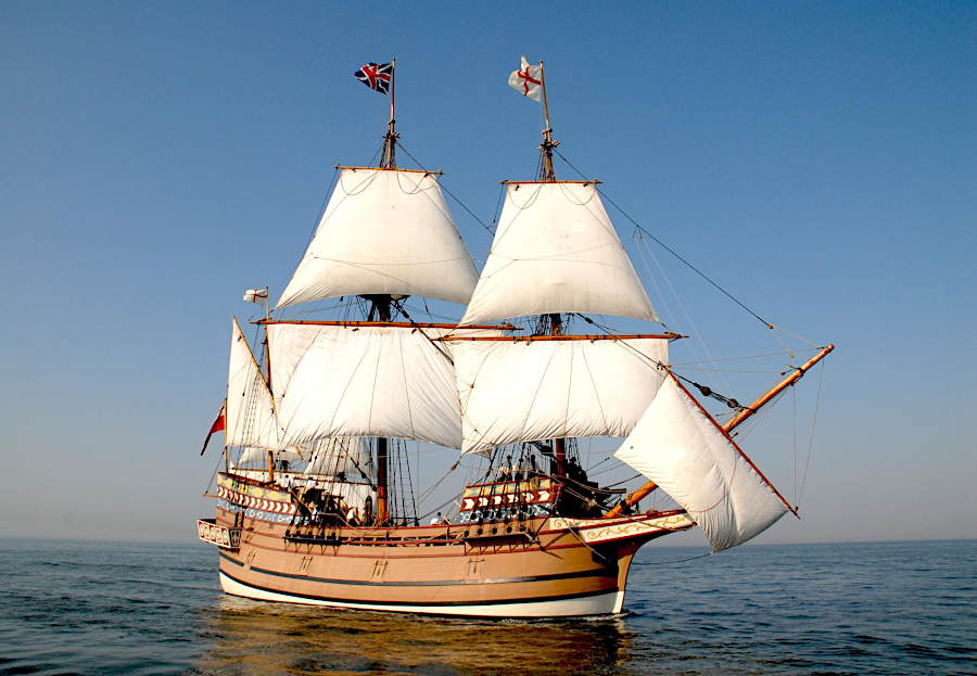 1990 replica of the square-rigged Susan Constant, sailing on Chesapeake Bay in 2007 and showing four gunports on starboard side