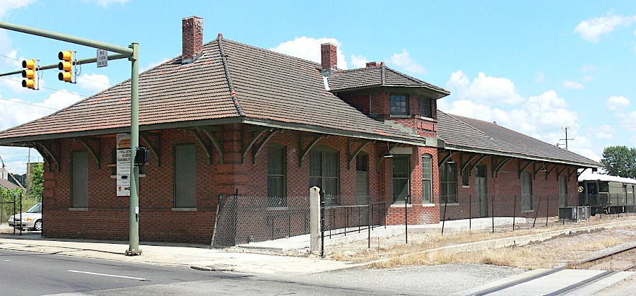 the Southern Railroad maintained a separate Hull Street Station for passenger traffic between 1915-1957