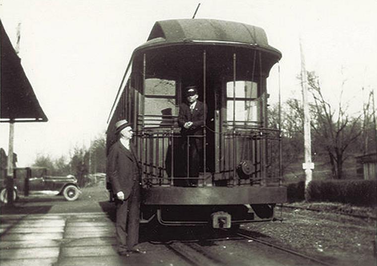 the Washington, Alexandria, & Mt. Vernon Electric Railway connected Rosslyn with Mount Vernon, starting in 1892