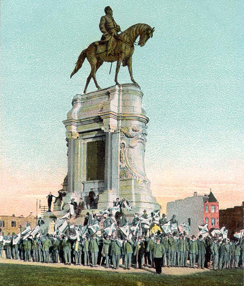Confederate veterans gathered around the Lee Monument on Monument Avenue during a 1907 reunion