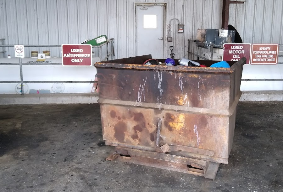 landfills divert liquids, such as motor oil and antifreeze, from burial with municipal solid waste