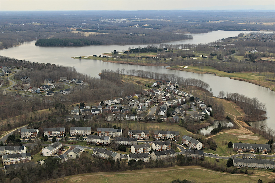 housing developments are adjacent to Lake Manassas